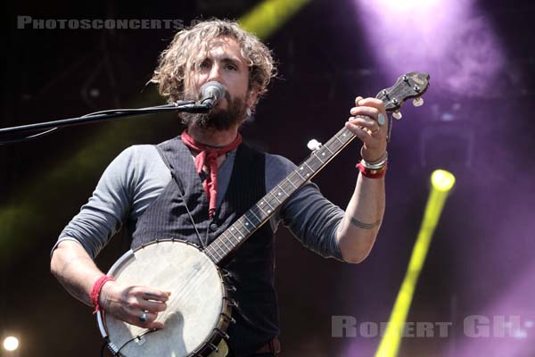 THE JOHN BUTLER TRIO - 2019-07-04 - HEROUVILLE SAINT CLAIR - Chateau de Beauregard - Scene John - 